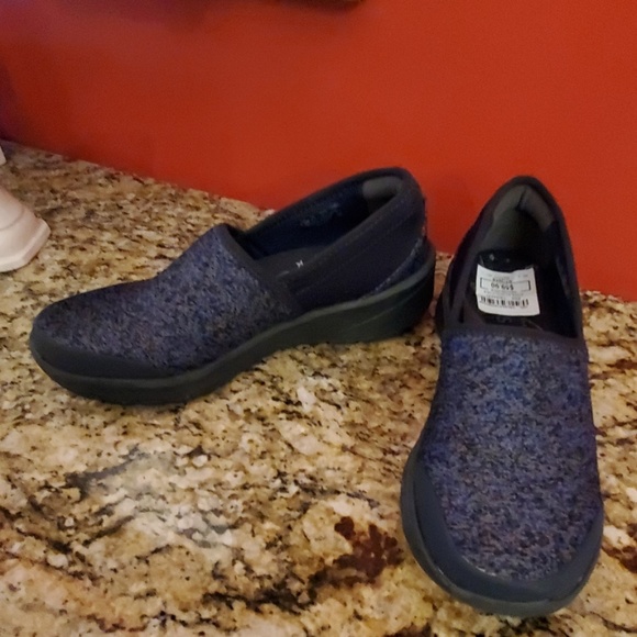 Ladies Bzees Go Go Slip Ons w/ Cloud Tech - Picture 3 of 7